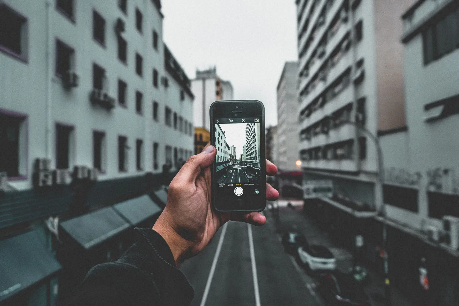 eSIM vs Roaming vs Wi-Fi: Staying Online on a City Break